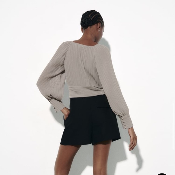 Knotted crop top - Picture 2 of 4